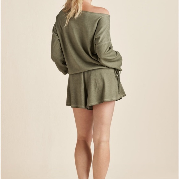 VENUS Olive Green Short Set - Picture 6 of 10